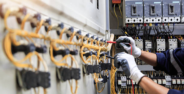 Professional Electrician technician working in Toppers, OK